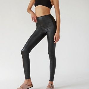 Aritzia Wilfred Free Daria leggings black sizeXS regular length